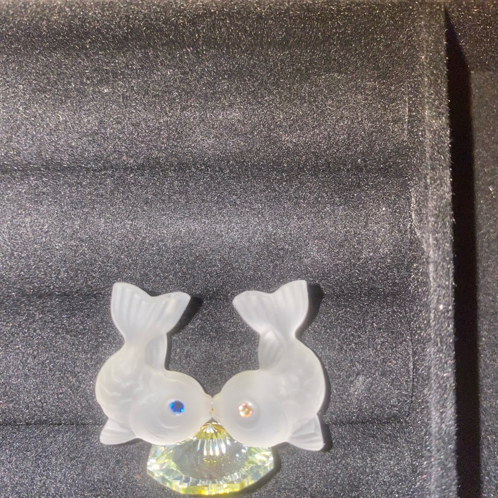 Crystal kissing Fish blue and gold gem eyes figurine